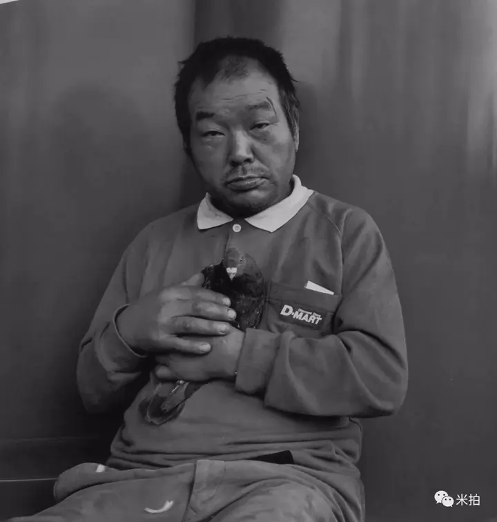 一台相机一堵墙这个日本人拍了45年陌生人