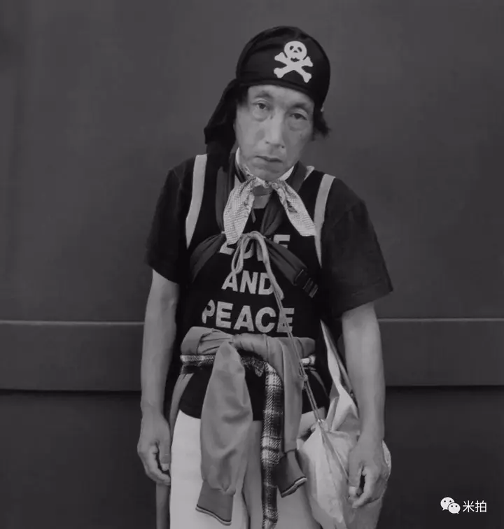 一台相机一堵墙这个日本人拍了45年陌生人