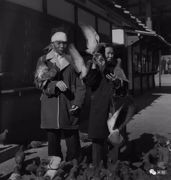 一台相机一堵墙这个日本人拍了45年陌生人