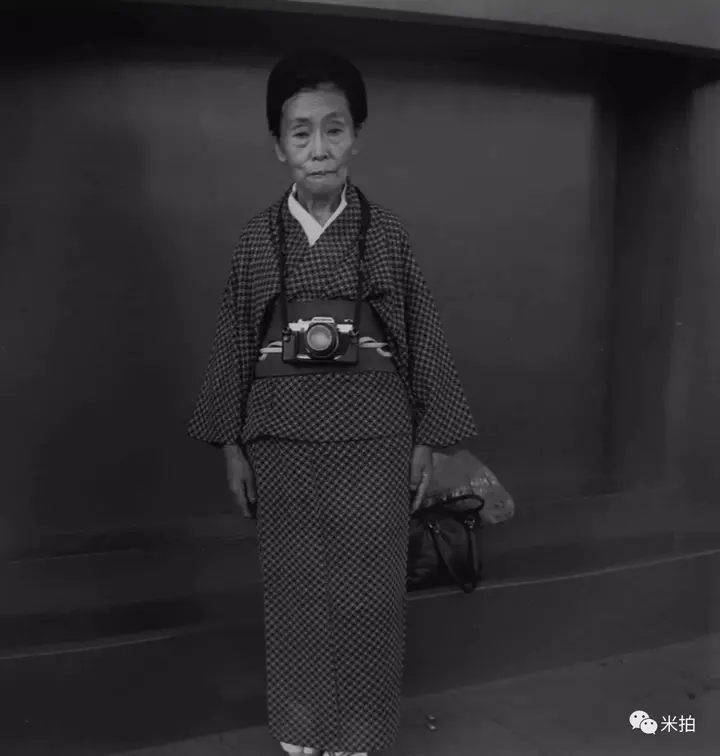 一台相机一堵墙这个日本人拍了45年陌生人