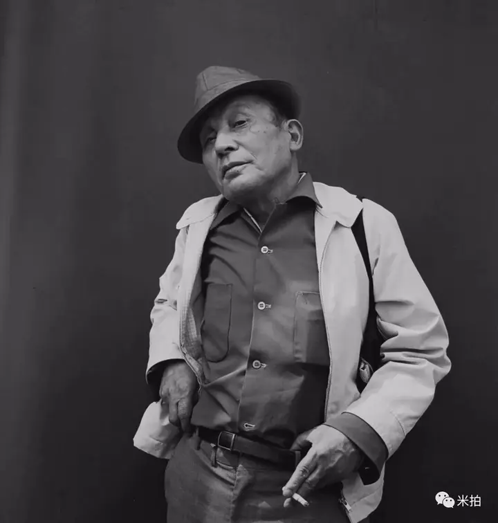 一台相机一堵墙这个日本人拍了45年陌生人