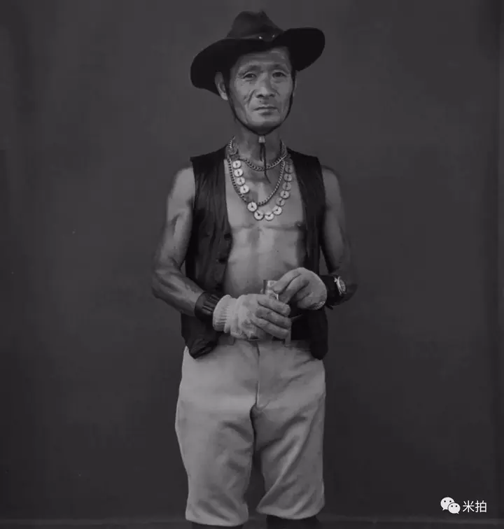 一台相机一堵墙这个日本人拍了45年陌生人