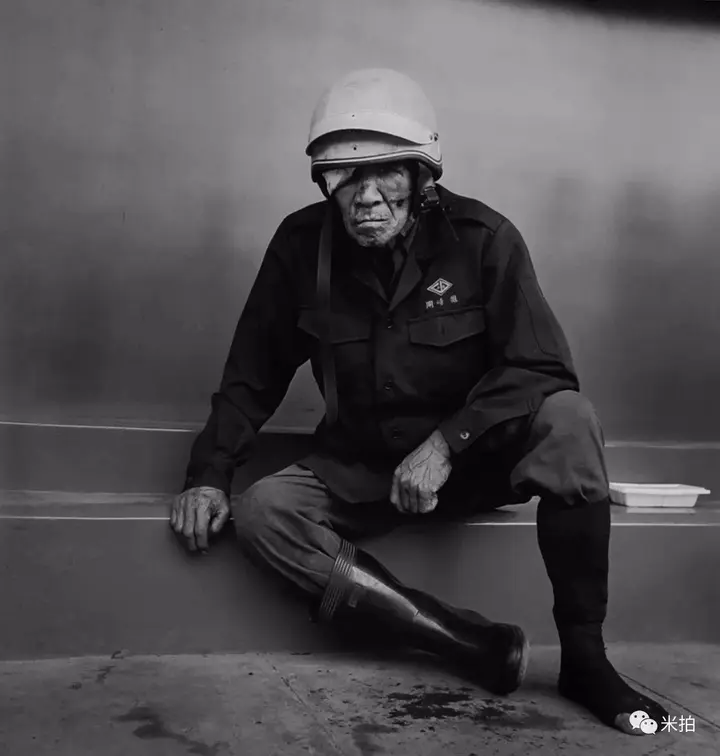 一台相机一堵墙这个日本人拍了45年陌生人