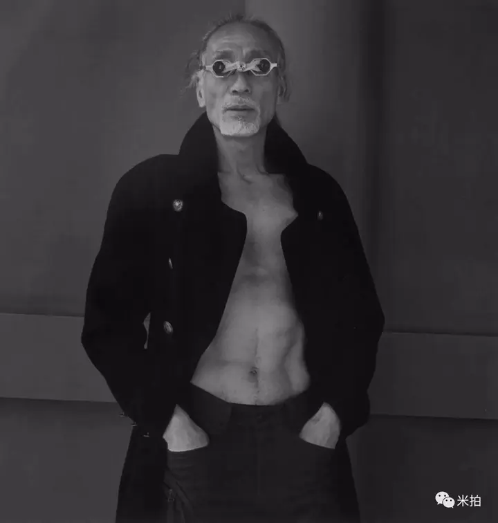 一台相机一堵墙这个日本人拍了45年陌生人