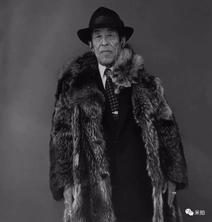 一台相机一堵墙这个日本人拍了45年陌生人