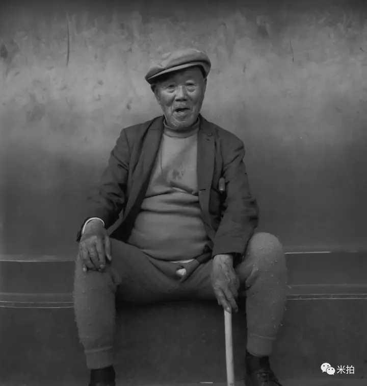 一台相机一堵墙这个日本人拍了45年陌生人