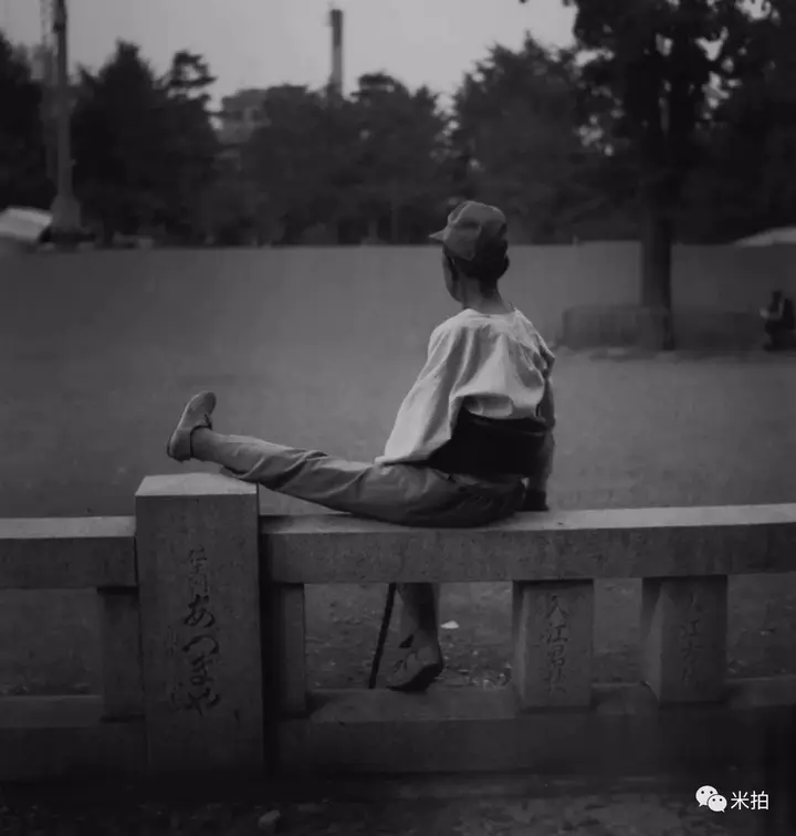 一台相机一堵墙这个日本人拍了45年陌生人