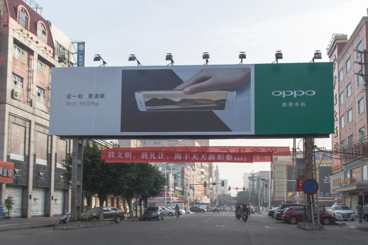 条幅,是这片土地独有的社会景观。