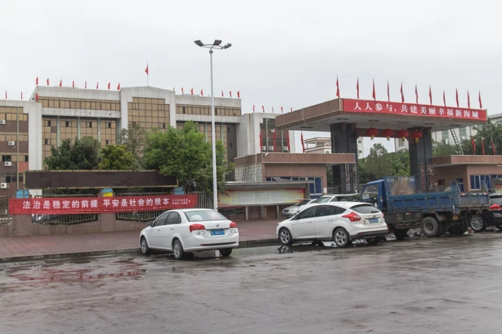 条幅,是这片土地独有的社会景观。