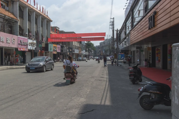 条幅,是这片土地独有的社会景观。
