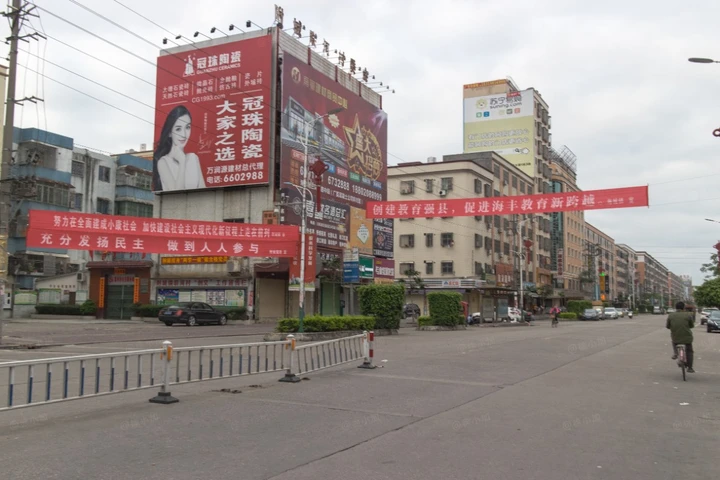 条幅,是这片土地独有的社会景观。