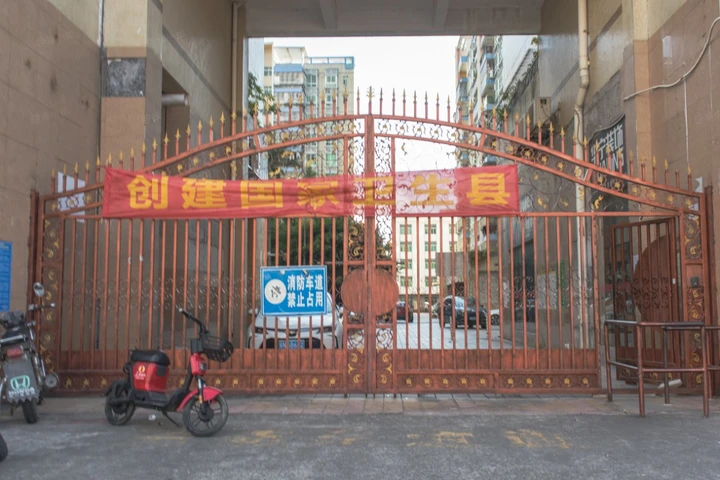 条幅,是这片土地独有的社会景观。