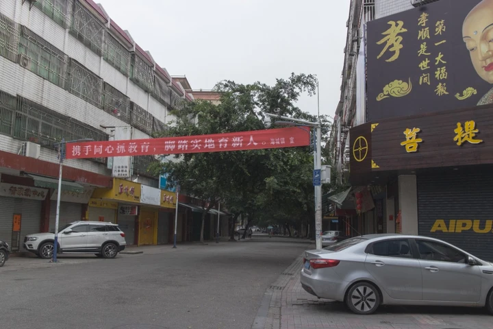 条幅,是这片土地独有的社会景观。