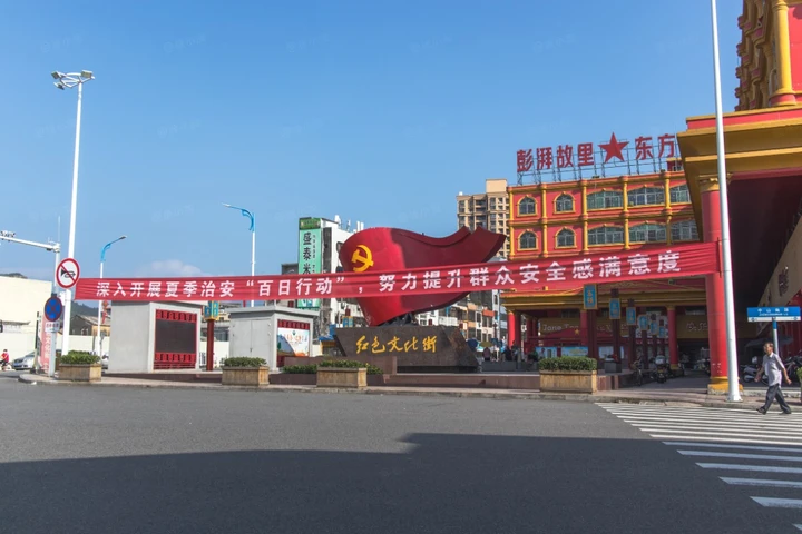 条幅,是这片土地独有的社会景观。