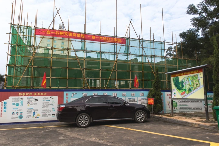 条幅,是这片土地独有的社会景观。