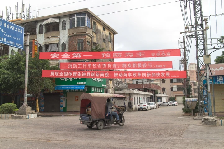 条幅,是这片土地独有的社会景观。