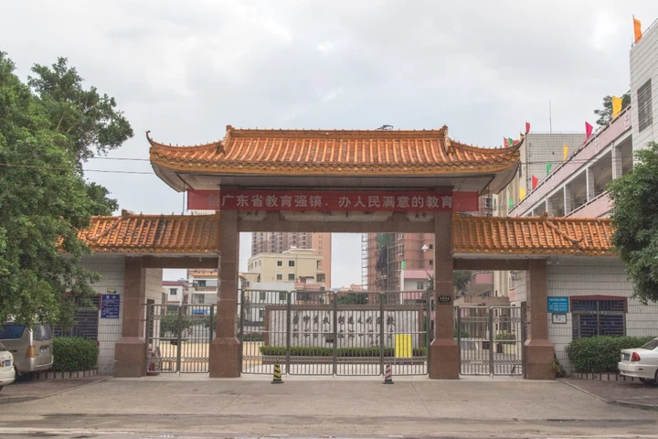 条幅,是这片土地独有的社会景观。