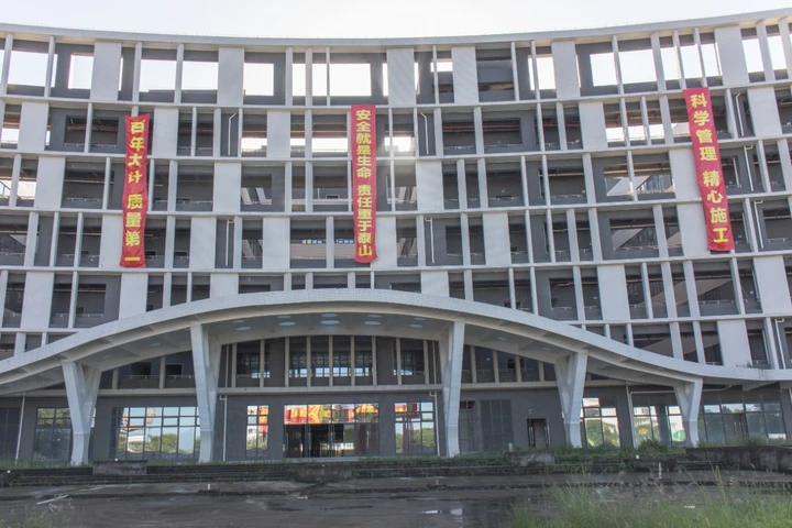 条幅,是这片土地独有的社会景观。