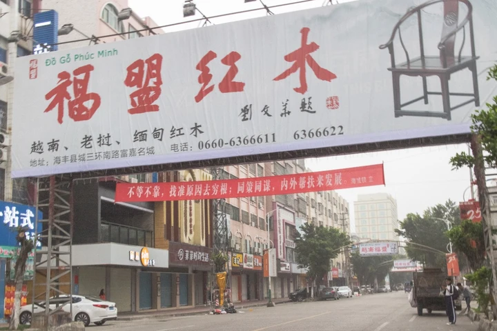 条幅,是这片土地独有的社会景观。