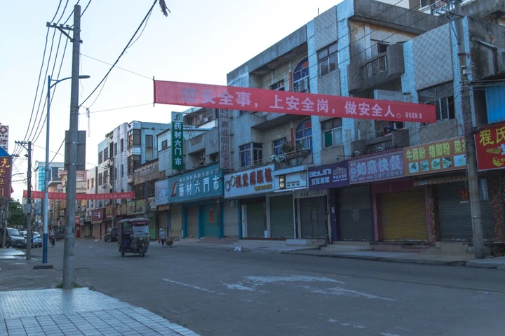 条幅,是这片土地独有的社会景观。