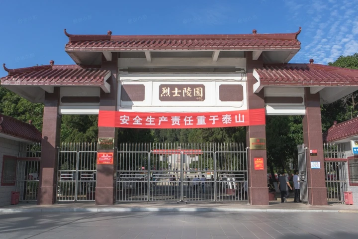 条幅,是这片土地独有的社会景观。