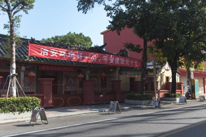 条幅,是这片土地独有的社会景观。