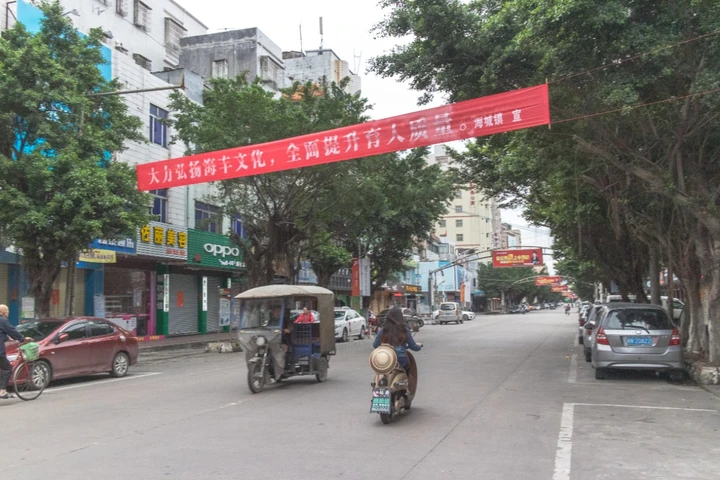 条幅,是这片土地独有的社会景观。