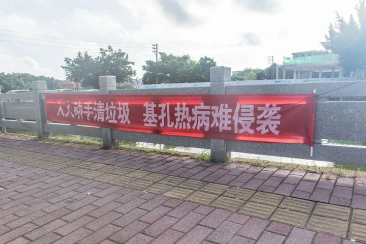 条幅,是这片土地独有的社会景观。