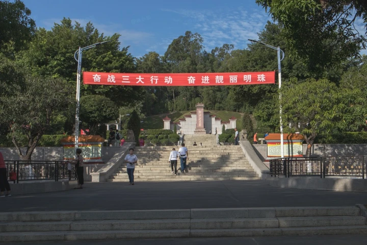 条幅,是这片土地独有的社会景观。