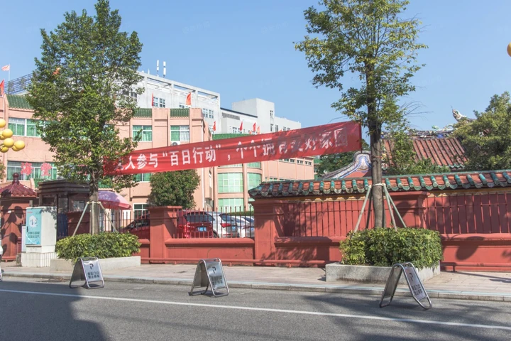 条幅,是这片土地独有的社会景观。