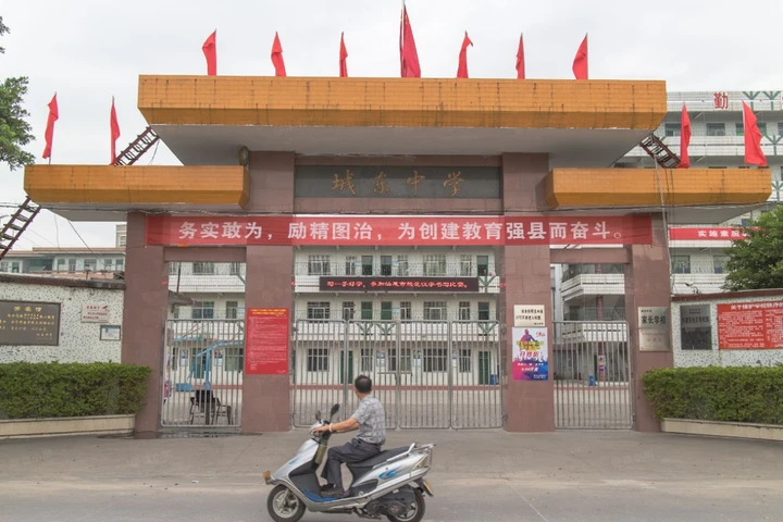 条幅,是这片土地独有的社会景观。