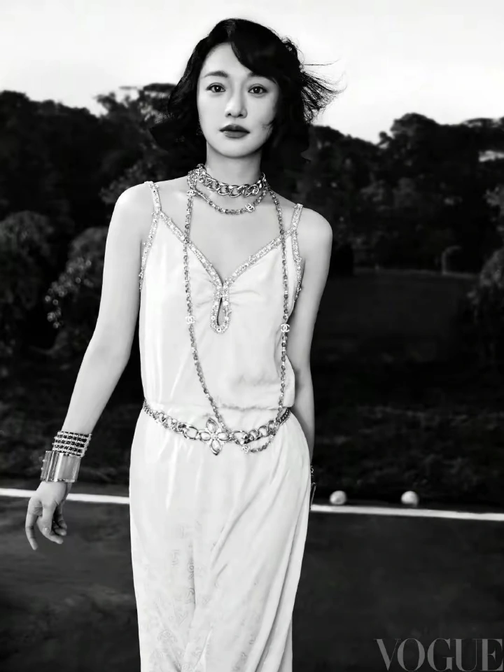 周迅——本宫时尚大片回归,尔等终究就是妃