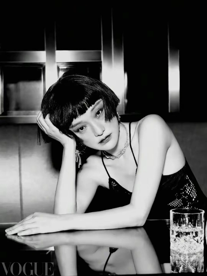 周迅——本宫时尚大片回归,尔等终究就是妃