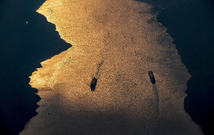 绝美三峡：“黄金水道”惊现“黄金景观”