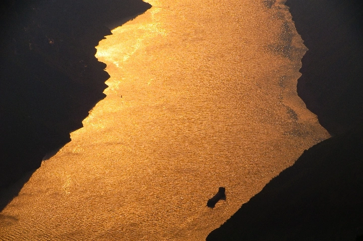 绝美三峡：“黄金水道”惊现“黄金景观”