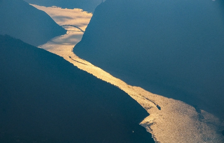 绝美三峡：“黄金水道”惊现“黄金景观”