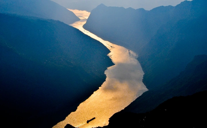 绝美三峡：“黄金水道”惊现“黄金景观”