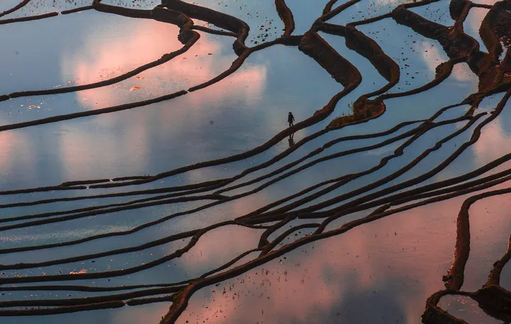 山丘上的“天空之镜”