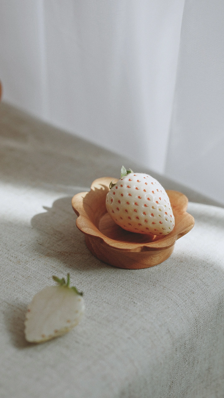 白草莓和红草莓的区别