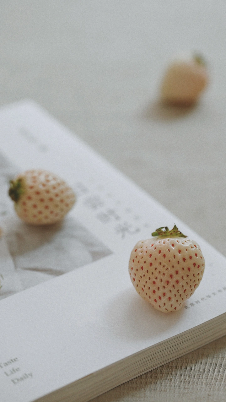 白草莓和红草莓的区别