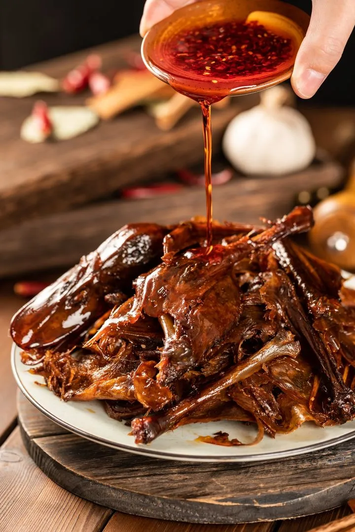 吮指手撕鸭的做法