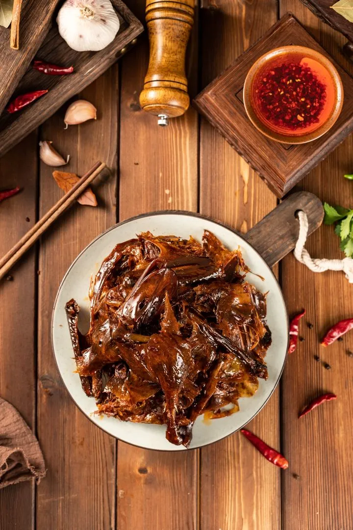 吮指手撕鸭的做法