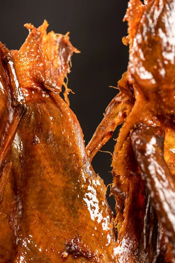 吮指手撕鸭的做法