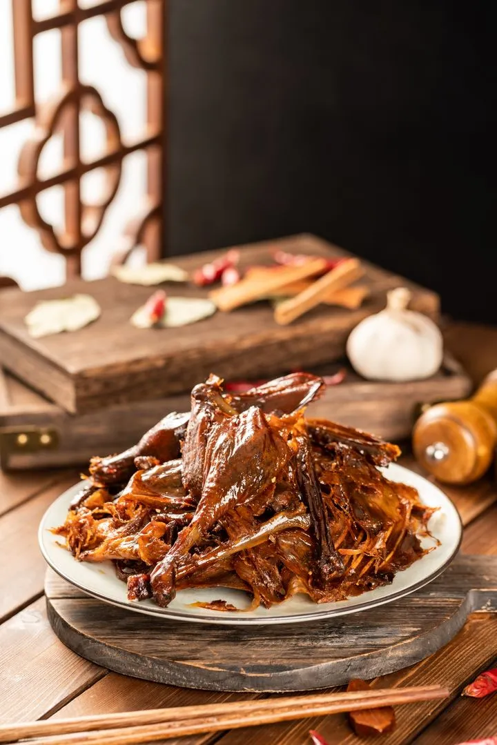 吮指手撕鸭的做法