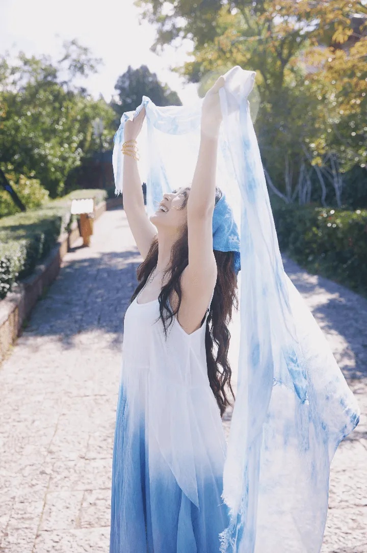 赵丽颖松弛感穿搭