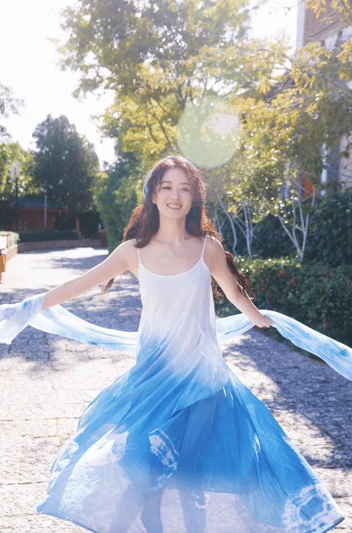 赵丽颖松弛感穿搭