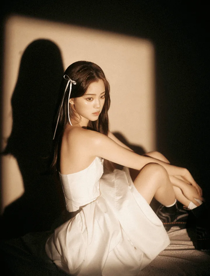 欧阳娜娜富家千金风