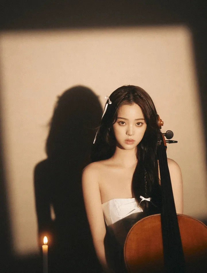 欧阳娜娜富家千金风