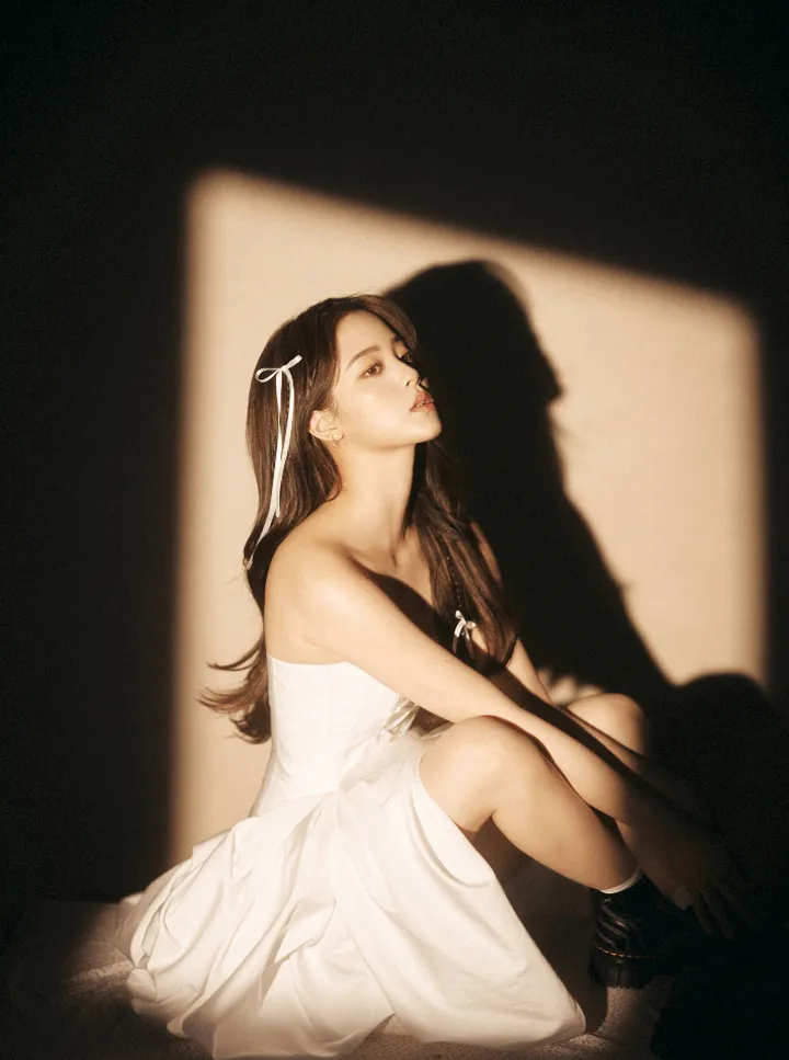 欧阳娜娜富家千金风