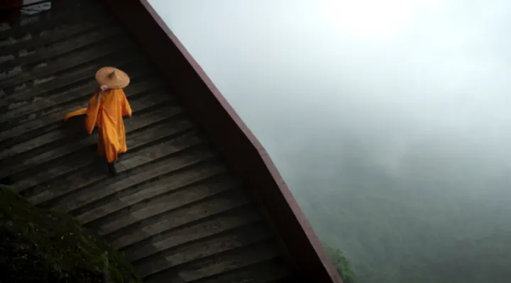 立于悬崖上的千年古刹